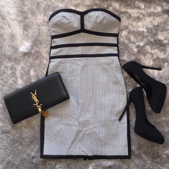 Sale 🎉 bebe striped strapless dress - size 2 - Picture 1 of 2
